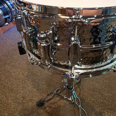 Ludwig Supraphonic Hammered LM402KT 6.5 x 14-inch Snare Drum - Chrome image 3