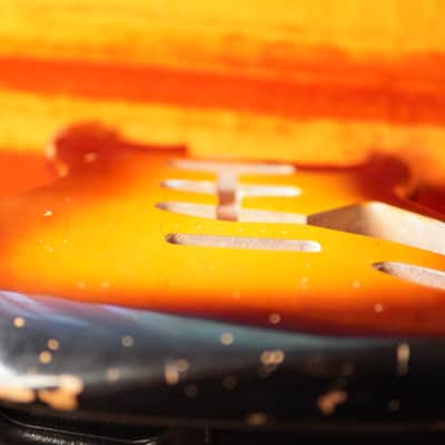 Freakaster Stratocaster Relic Body 3 Tone Sunburst image 9