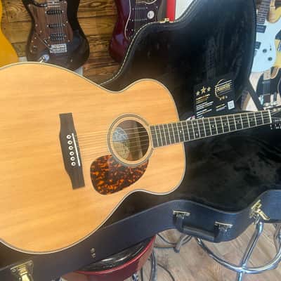 Larrivee OM-40 - Mahogany Legacy Series Acoustic Guitar - Inc Larrivee Hard Case image 2