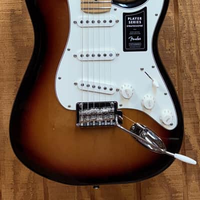 Fender Player Stratocaster with Maple Fretboard 2022 - 3-Color Sunburst image 1