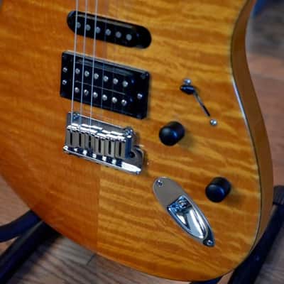 Immagine Fender American Deluxe Stratocaster QMT HSS Electric Guitar - 3