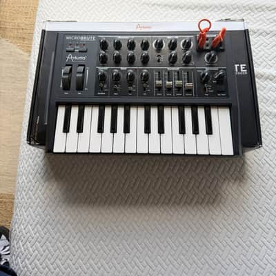 Arturia MicroBrute 25-Key Synthesizer 2014 - Present - Black image 5
