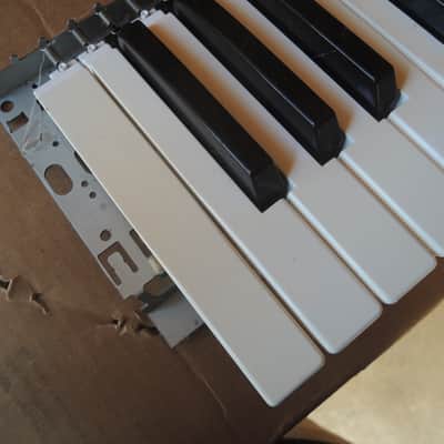 Roland XP-80 76-Key 64-Voice Music Workstation Keyboard 1999 - 2004 - Black