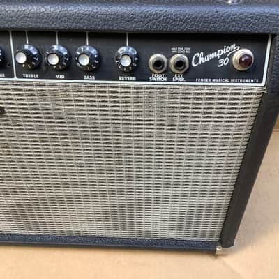 Fender Champion 30 2-Channel 30-Watt 1x10" vintage Guitar Amp 1999 - 2002 - Black image 3