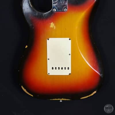 Fender Stratocaster from 1965 in sunburst finish image 4