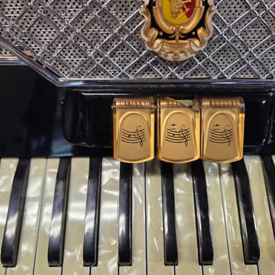 Marinucci 17" keyboard 2/4 reed image 2