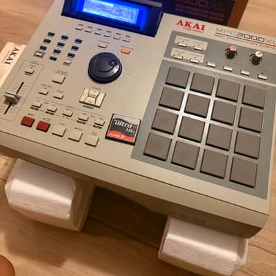 Akai MPC2000XL NEW SCREEN ORIGINAL BOX CF 8 OUTS ORIGINAL MANUAL MAX RAM image 3