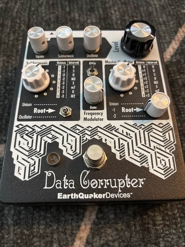 EarthQuaker Devices Data Corrupter Modulated Monophonic Harmonizing PPL