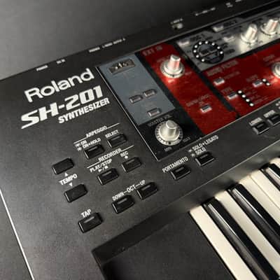 Roland SH-201 Synthesizer w/ Carrying Bag