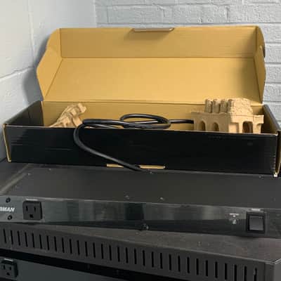Furman M-8x2 Power Conditioner 2010s - Black image 3
