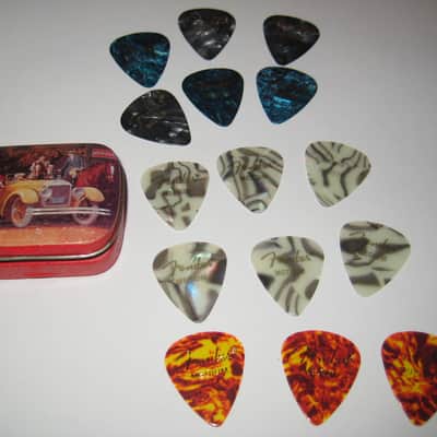 Fender 15 Medium Premium Guitar Picks W/ Metal Nostalgia Case image 1