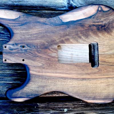 Stratocaster body, walnut image 3