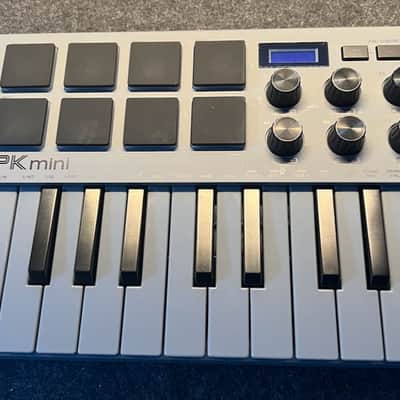 Akai MPK Mini MK3 Gray + Decksaver Cover