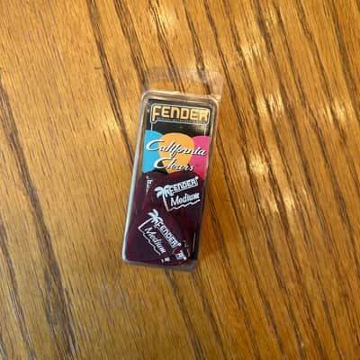 Fender California Clears 12 Medium Picks - Candy Apple Red - 098-1351-809 - 2000βs - Discontinued image 6
