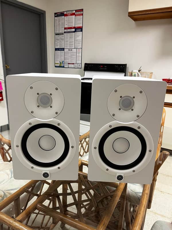 Yamaha HS7 6.5" Powered Studio Monitor (Pair) - White image 1