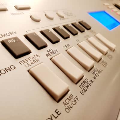MUST SEE!!! YAMAHA DGX 220 SEMI-WEIGHTED 76-KEY DIGITAL PIANO IN AMAZING CONDITION! image 12