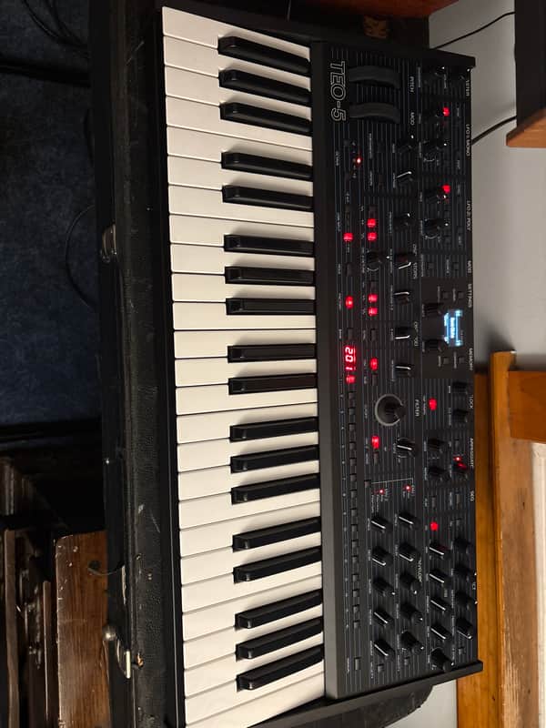 Oberheim TEO-5 44-Key 5-Voice Synthesizer 2024 - Present - Black image 1