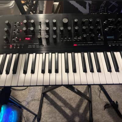 Korg Prologue 8 Polyphonic 49-Key 8-Voice Analog Synthesizer 2018 - Present - Black/Wood