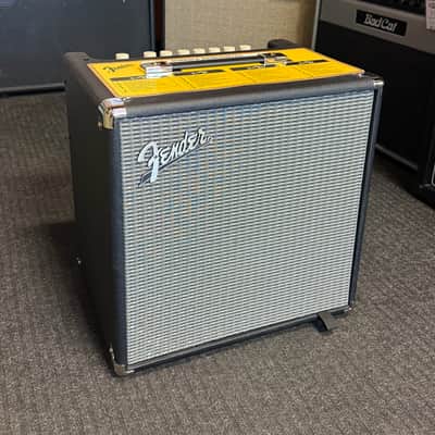 Fender "Rumble 40 V3" 40w Bass combo image 2
