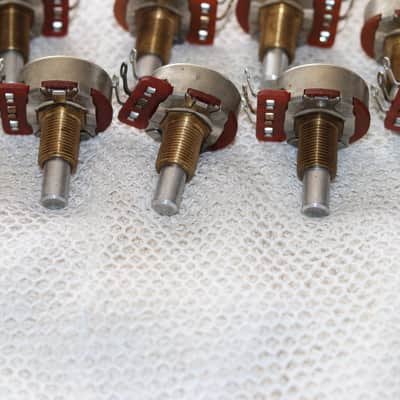 CTS 250K 350K branded Pot 1978 solid shaft NOS 500? K pot 1978 image 8