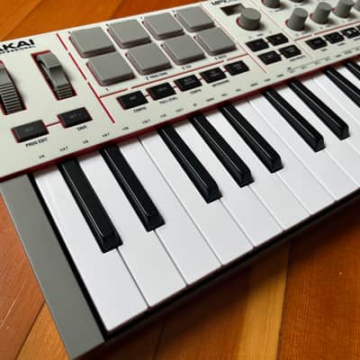Akai Professional MPK Mini IV MIDI Keyboard Controller - Gray imagen 3