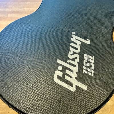 Gibson Les Paul Classic 2022 - Ebony + Case image 11