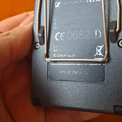 Sennheiser Sennheiser SK300 G2 Bodypack Transmitter – 830–866 MHz – Pro Reliable Unit image 5