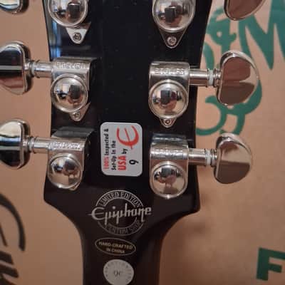 Epiphone Les Paul Custom Pro Silver Burst 2011 with hard case image 4