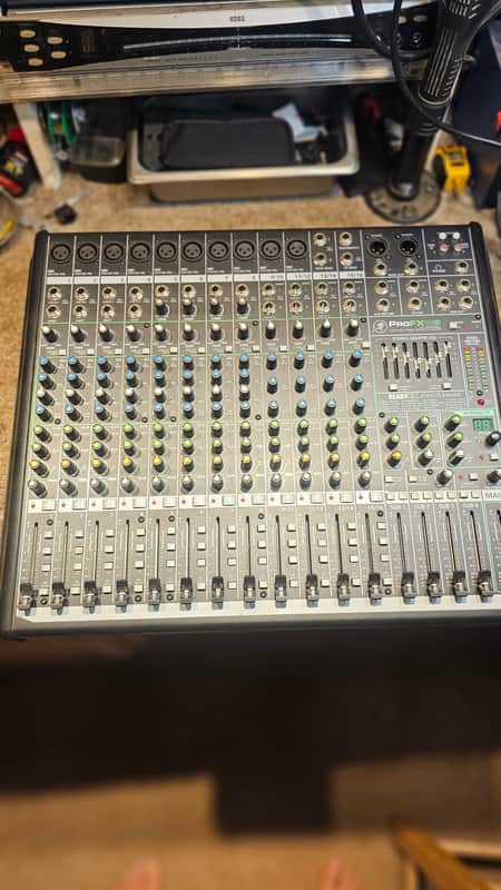 Mackie ProFX16v2 16-Channel 4-Bus Effects Mixer 2015 - 2019 - Black image 1