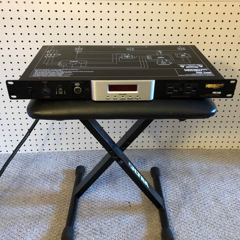 Monster Power Pro 2500 10-Outlet Power Center Conditioner Rack Mount image 1