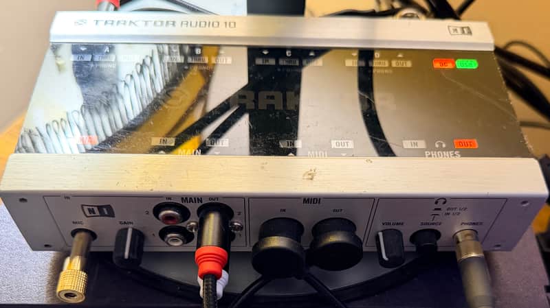 Native Instruments  Traktor Audio 10 Interface image 1