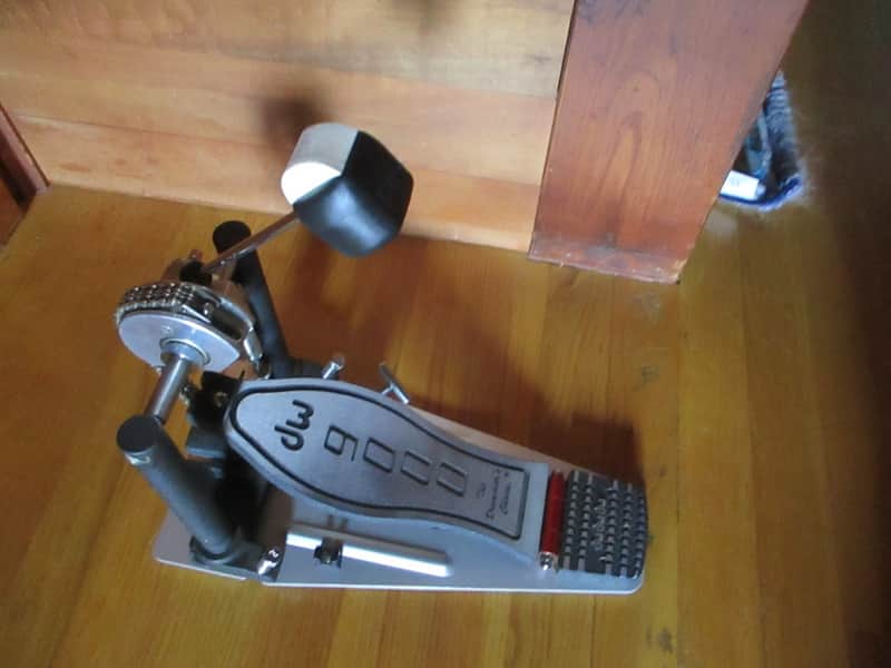 DW   9000 Single Drum Kick Pedal - Excellent image 1