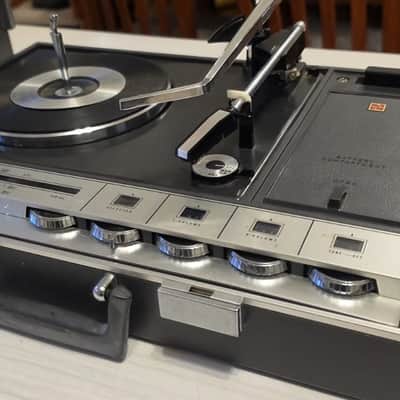 National SG-707 vintage portable radio phonograph (turntable) system/1971 image 7