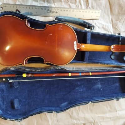 William Lewis Model 1001 sized 1/8 violin. Japan, Good Condition, w/ Case & Bow image 3