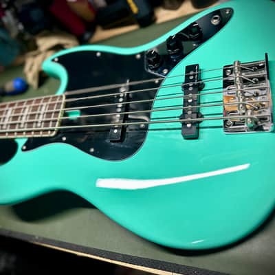 Sire Marcus Miller V5R 5-String 2022 - Present - Mild Green image 4