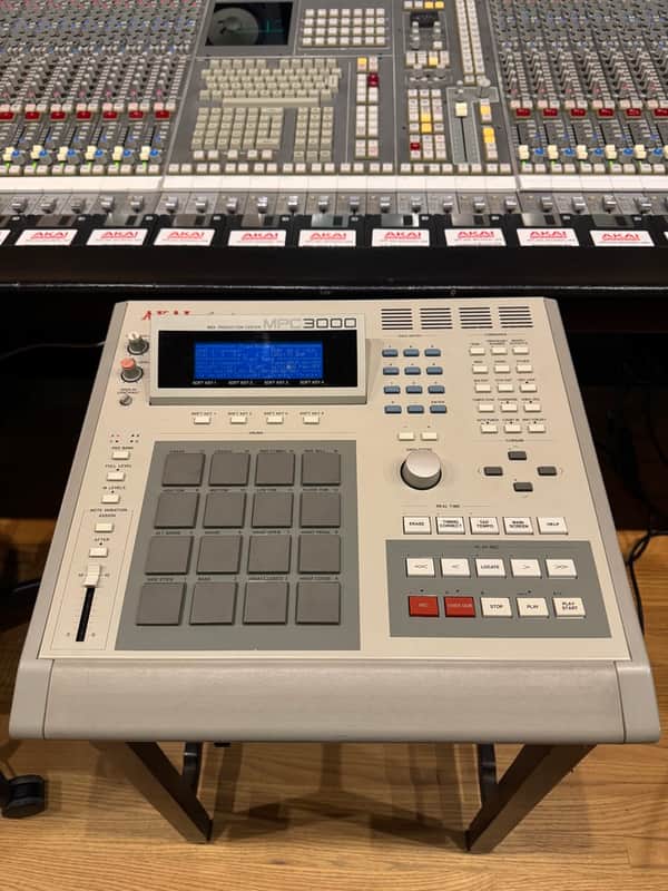 Akai MPC3000 MIDI Production Center 1993 - 2001 - Grey image 1