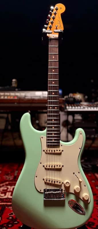 Fender American Ultra Luxe Vintage '60s Stratocaster with Rosewood Fretboard 2025 - Present Surf Green