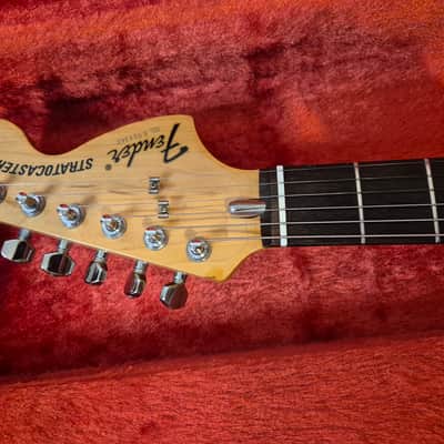 Vintage Fender  Stratocaster 1985 MIJ E serial image 8