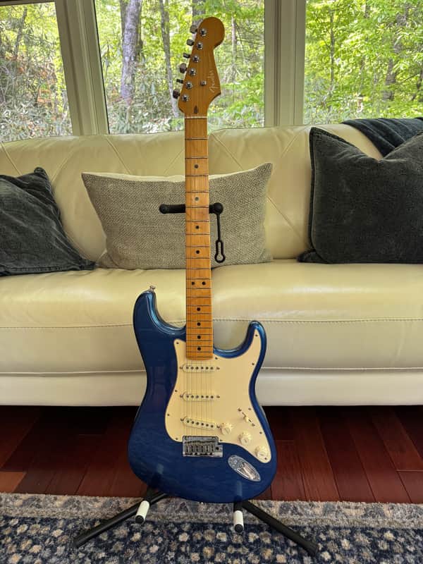 Fender American Ultra Stratocaster Maple Fingerboard 2020 - Cobra Blue