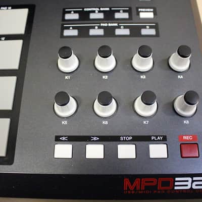 AKAI Professional MPD32 USB/Midi MPC Drum Pad Controller Unit - With USB Cable & Disc Bild 11