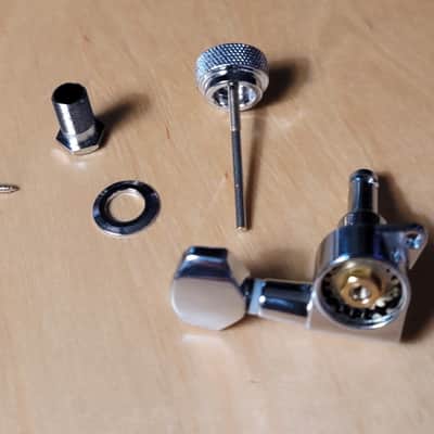 Tuner Set - Staggered - Locking - 6 In Line - Bass Side RH- Chrome image 3