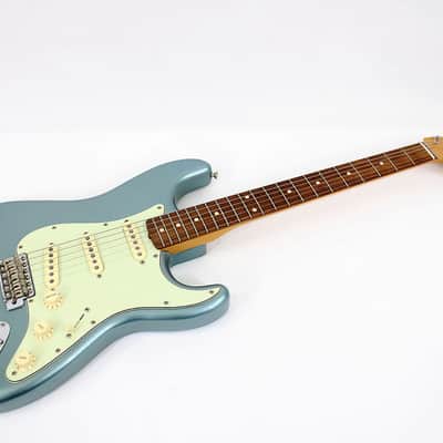 2019 Fender Vintera '60s Stratocaster with Pau Ferro Fretboard - Ice Blue Metallic image 3