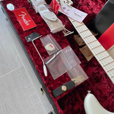 Fender Limited Edition Supreme Stratocaster 2017 - White imagen 4