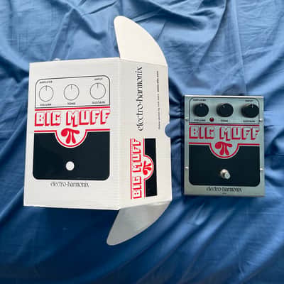 Electro-Harmonix Big Muff Pi 2000 - Present - Silver / Black / Red image 3