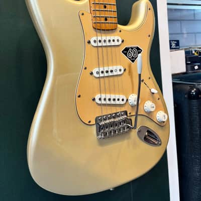 Fender 60th Anniversary Limited Standard Stratocaster with Maple Fretboard 2006 - Blizzard Pearl image 4