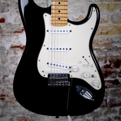 FENDER STANDARD ROLAND READY