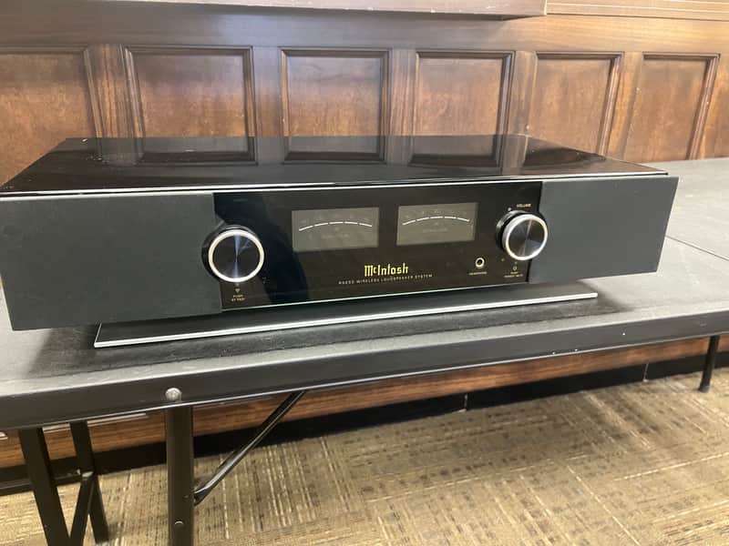 McIntosh RS250 Wireless Loudspeaker System Excellent Condition image 1