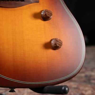 Fender Acoustasonic Standard Jazzmaster - Honey Burst - Demo image 12
