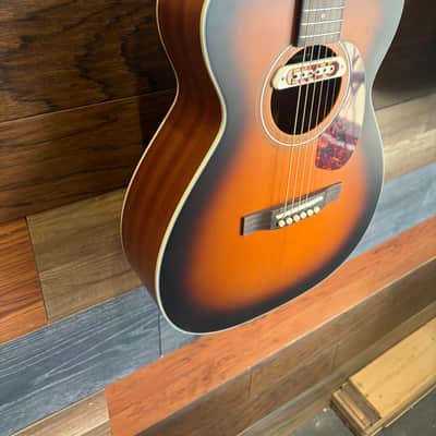 Guild M-240E Troubadour - Satin image 6