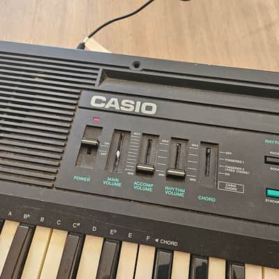 Casio Casiotone CT-607. 210 Tone Bank Digital Keyboard image 2